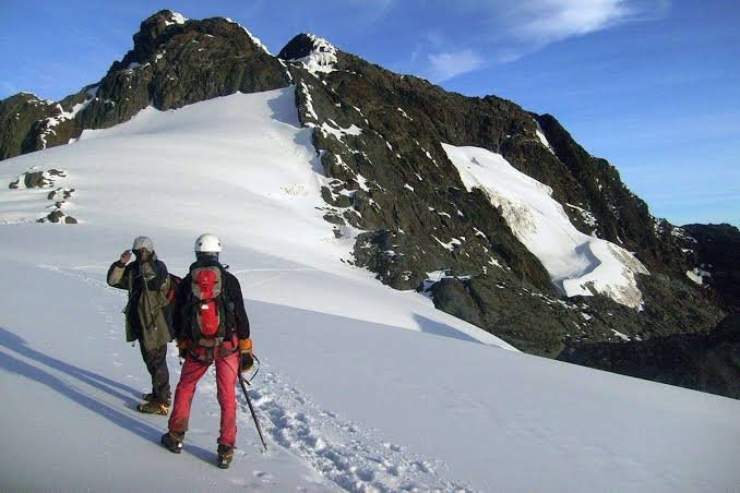 hiking-mount-rwenzori-in-uganda
